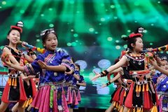 做品斩获南宁市科技实践一等；的》记实濒危傩