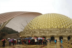 <b>淇淋的创意源自于对保守甜品形式的</b>